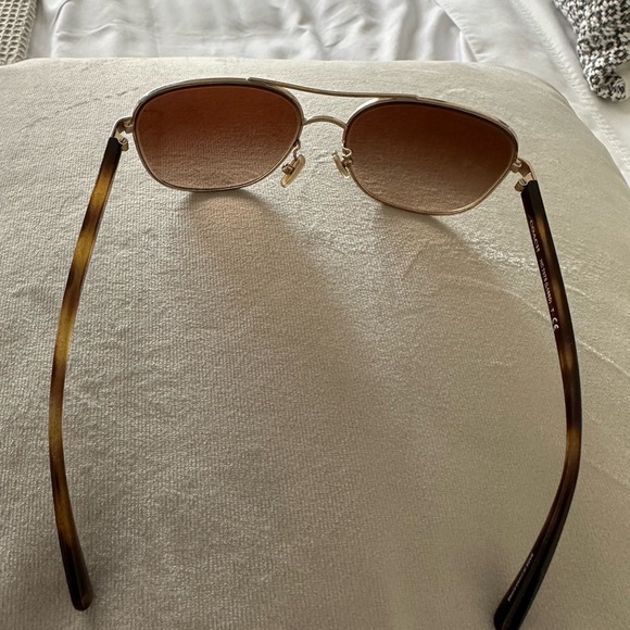 Brown women coach sunglasses gently used no scratches with case - Picture 2 of 4